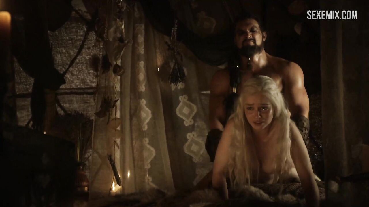 Emilia Clarke doggy style, scene in Game of Thrones