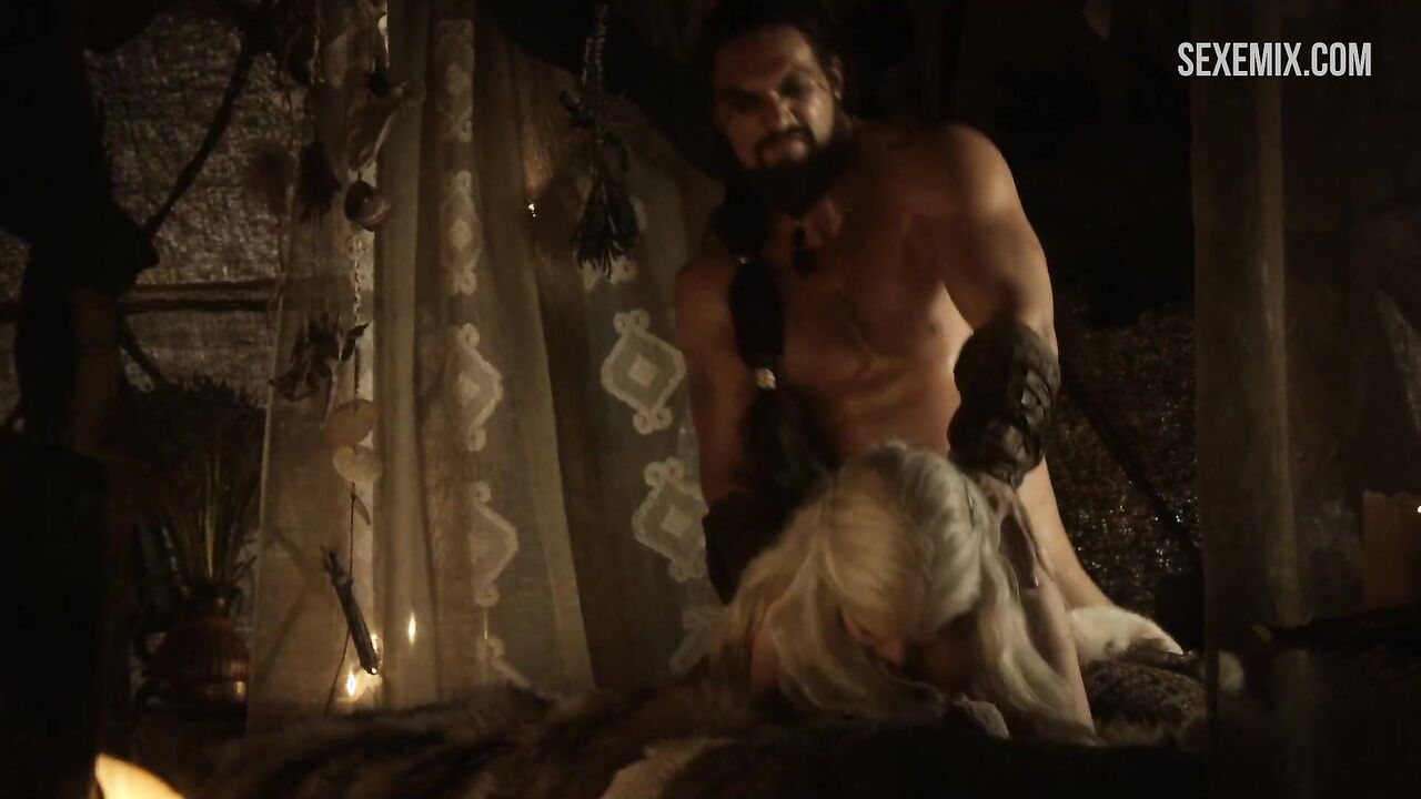 Emilia Clarke doggy style, scene in Game of Thrones