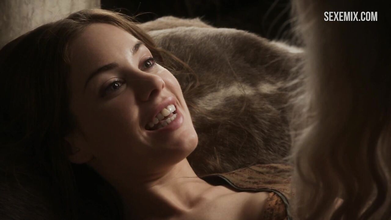 Emilia Clarke Erotic scene in Game of Thrones