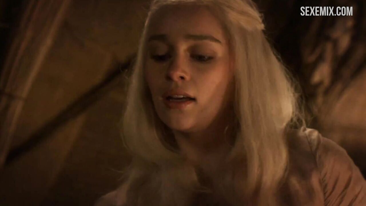 Emilia Clarke Cowgirl, scene in Game of Thrones