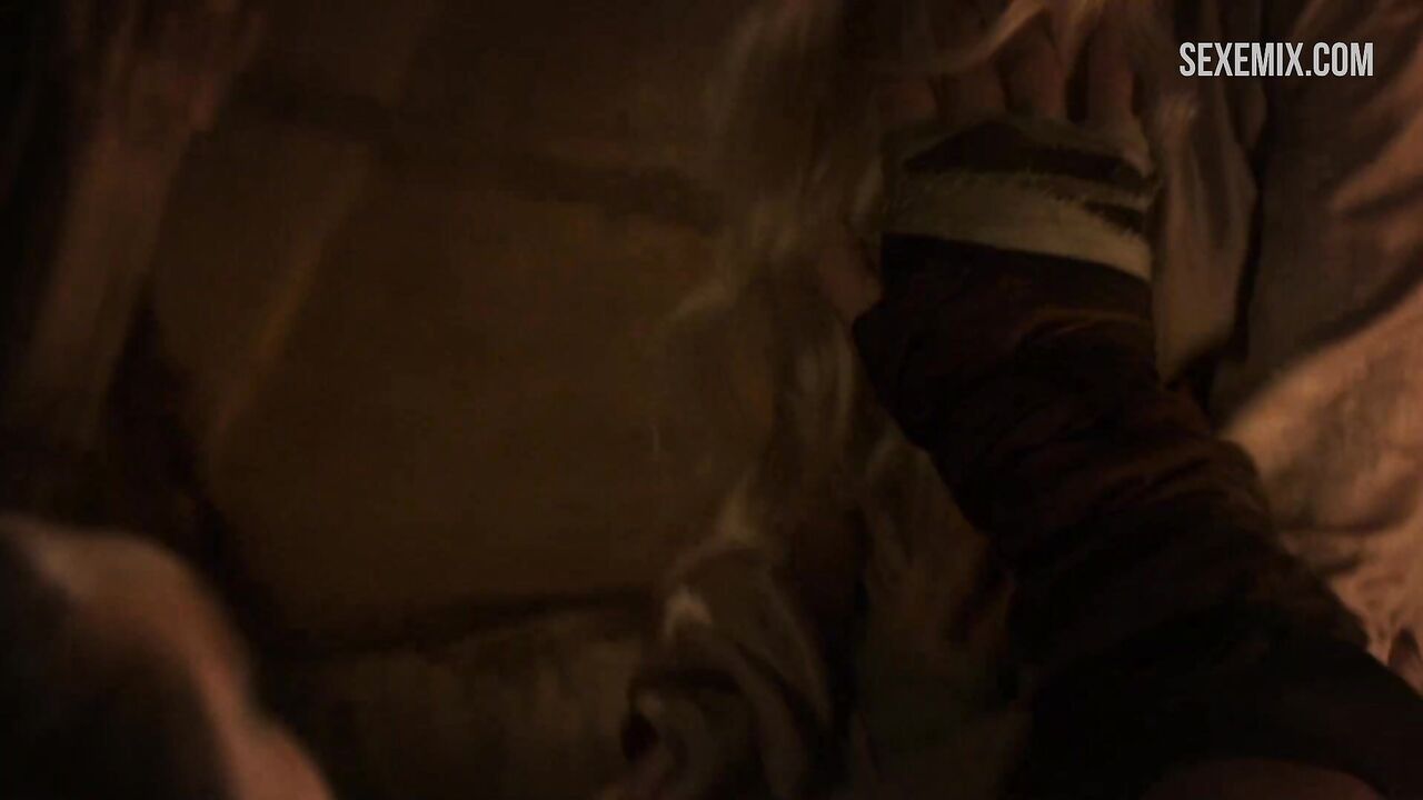 Emilia Clarke Cowgirl, scene in Game of Thrones