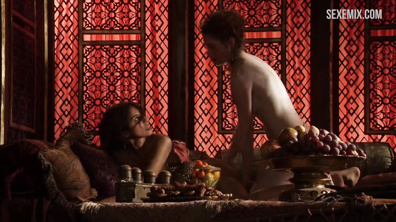 Sahara Knite and Esme Bianco lesbian scene in Game of Thrones