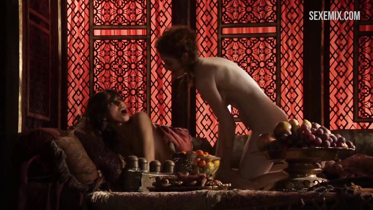 Sahara Knite and Esme Bianco lesbian scene in Game of Thrones