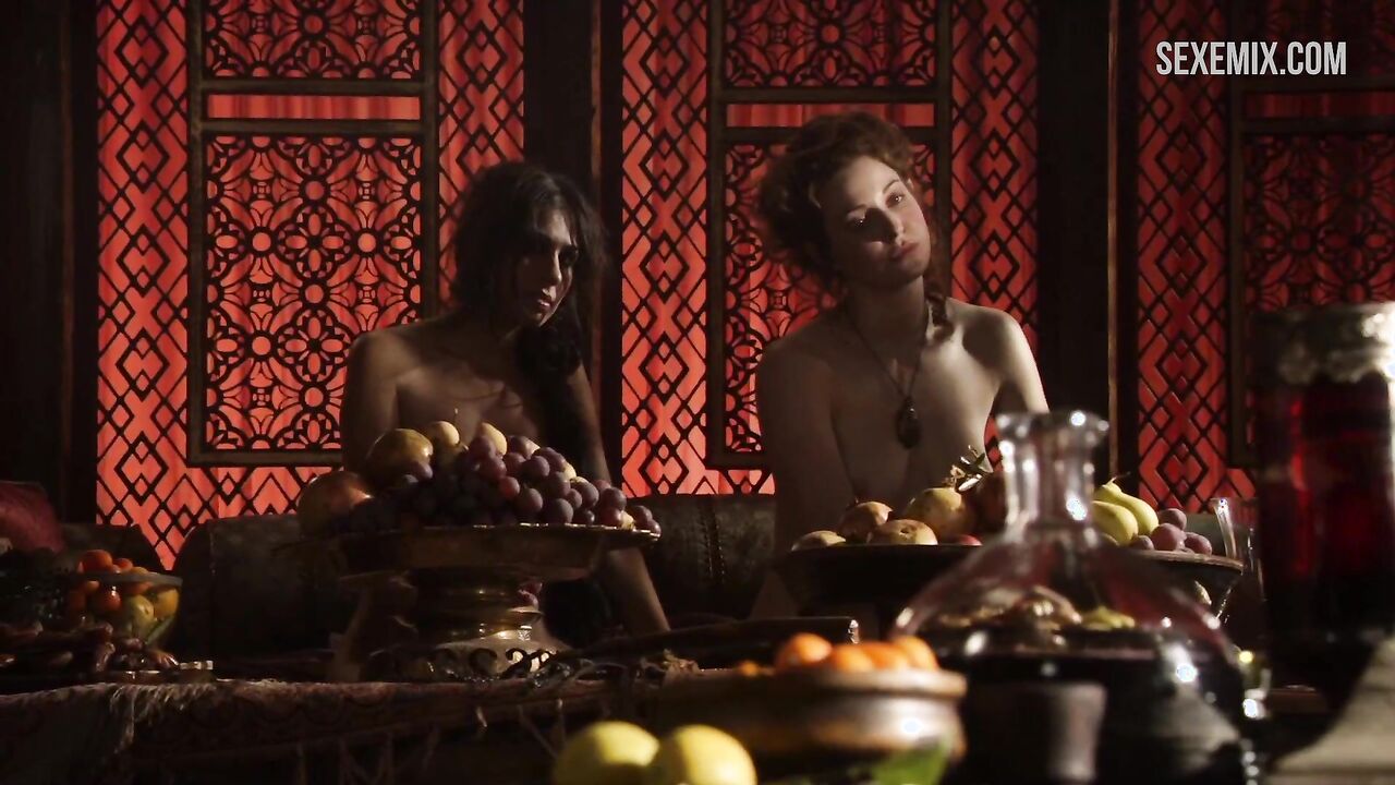 Sahara Knite and Esme Bianco lesbian scene in Game of Thrones