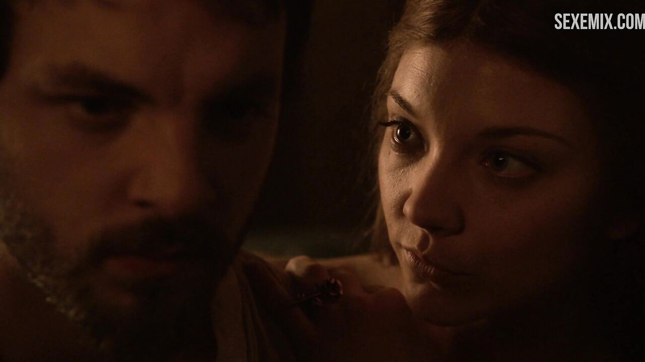 Natalie Dormer shows her breasts, scene in Game of Thrones