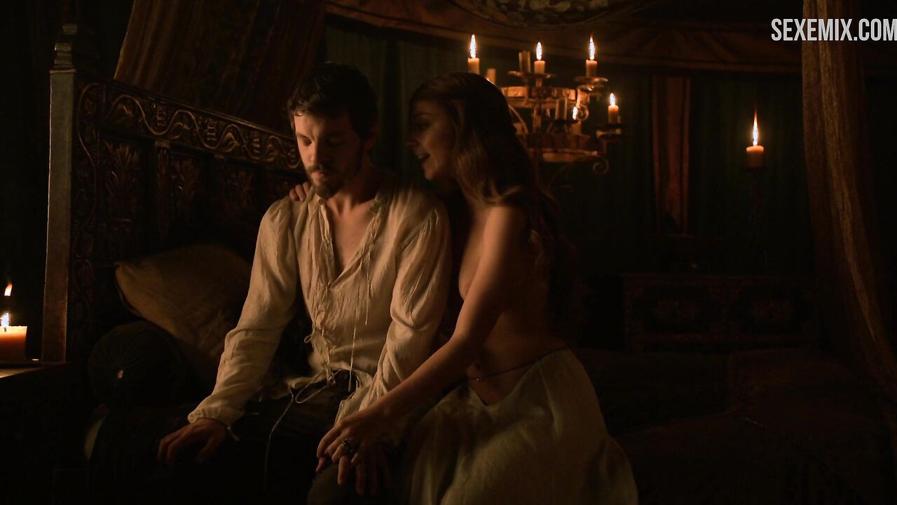 Natalie Dormer shows her breasts, scene in Game of Thrones