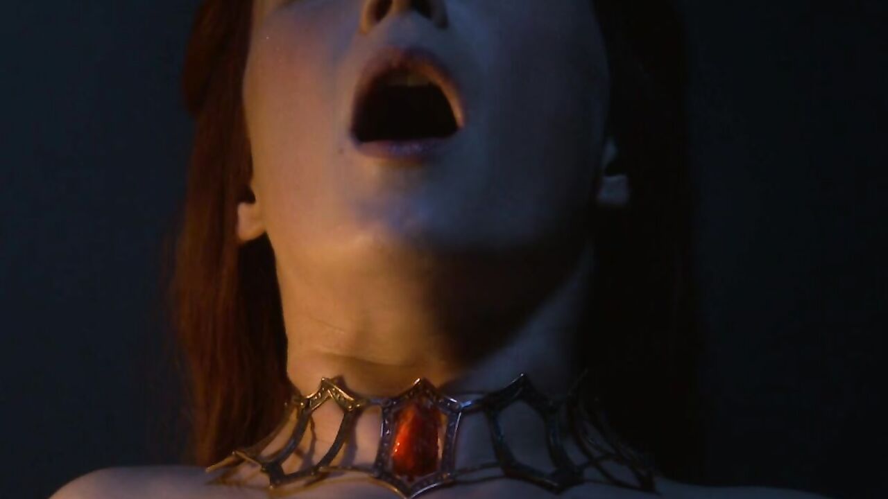 Carice van Houten demon birth scene in Game of Thrones