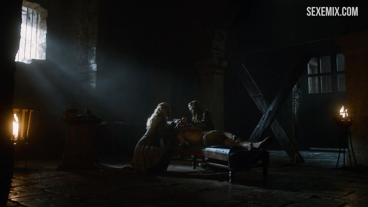 Sex with Charlotte Hope  and Stephanie Blacker's caresses, scene in Game of Thrones