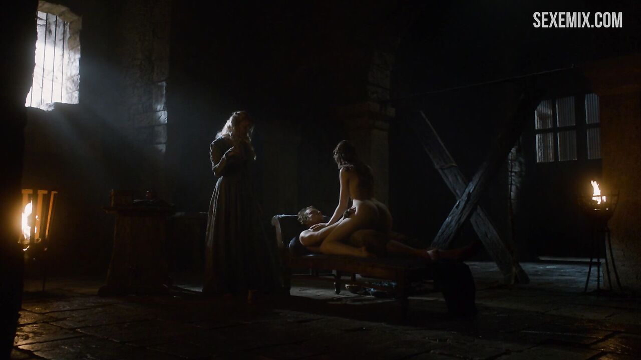 Sex with Charlotte Hope  and Stephanie Blacker's caresses, scene in Game of Thrones