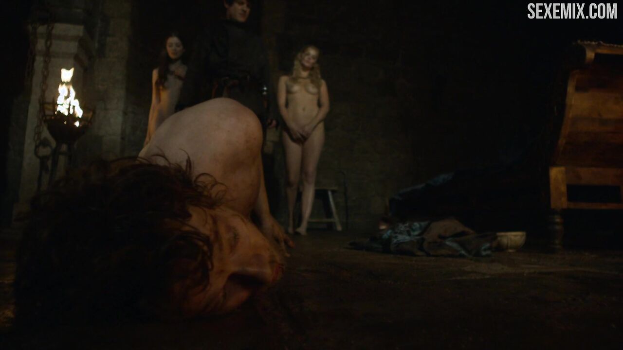 Sex with Charlotte Hope  and Stephanie Blacker's caresses, scene in Game of Thrones