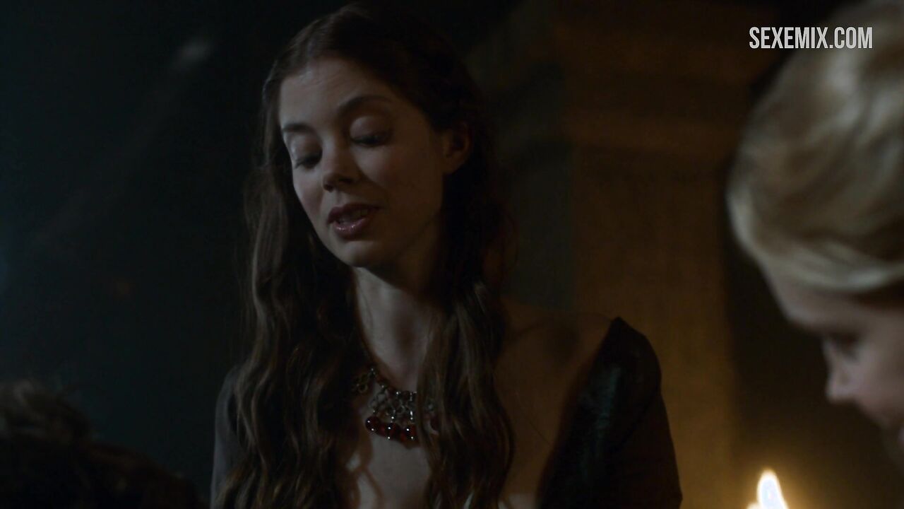 Sex with Charlotte Hope  and Stephanie Blacker's caresses, scene in Game of Thrones