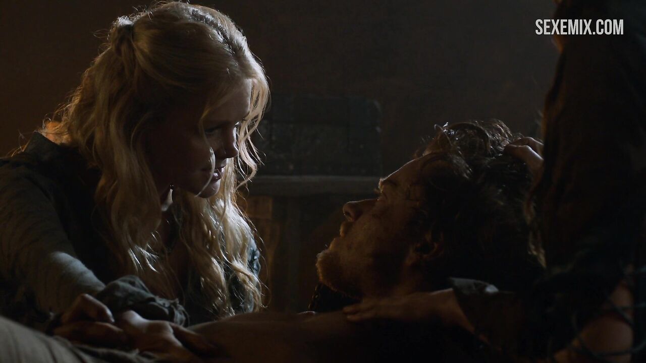 Sex with Charlotte Hope  and Stephanie Blacker's caresses, scene in Game of Thrones