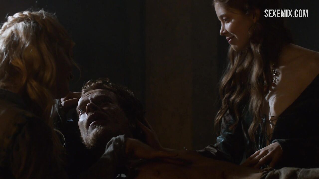 Sex with Charlotte Hope  and Stephanie Blacker's caresses, scene in Game of Thrones