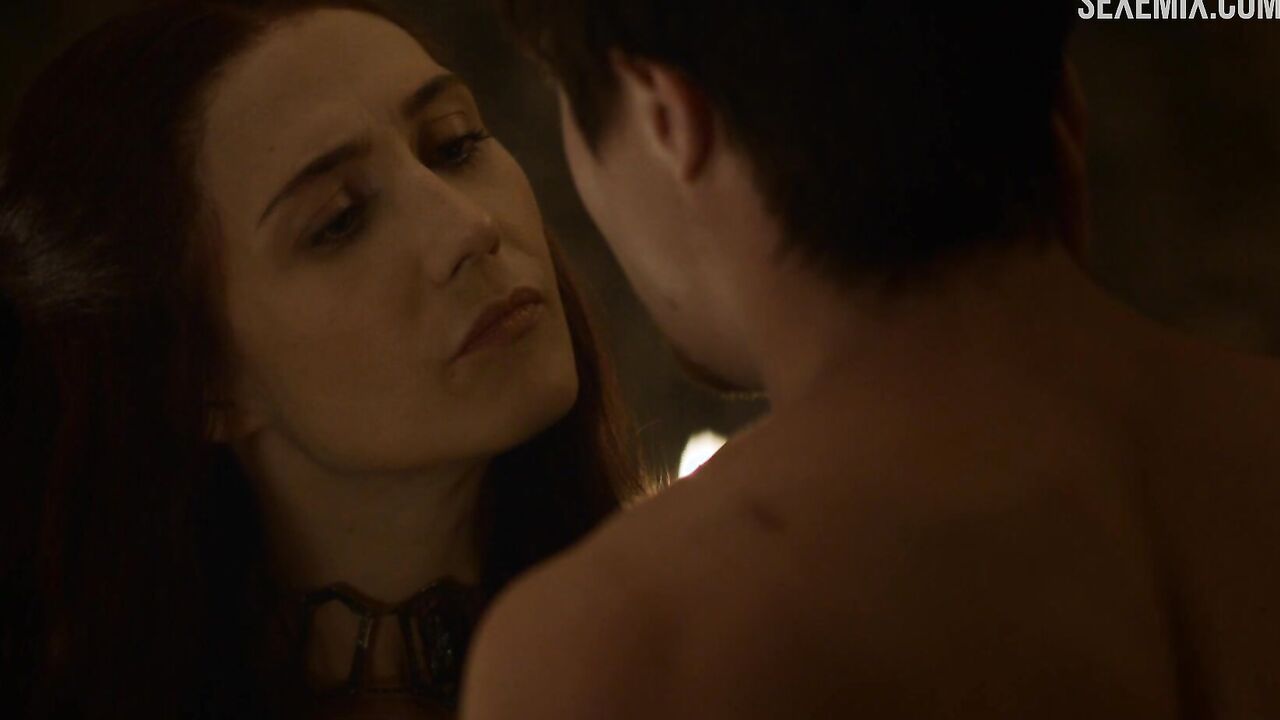 Carice van Houten cowgirl, scene in Game of Thrones