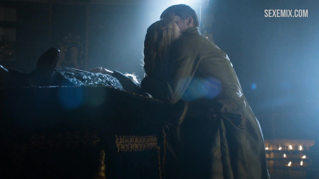 Lena Headey sex on floor, scene in Game of Thrones