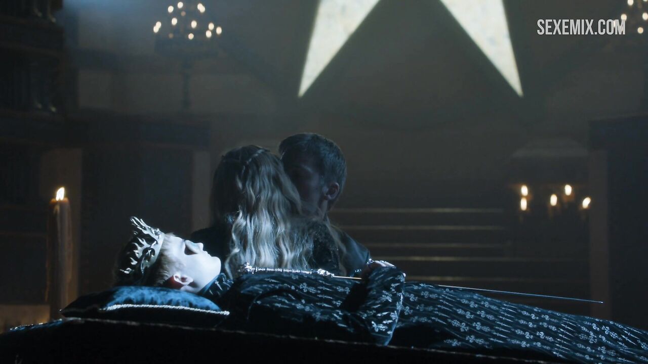 Lena Headey sex on floor, scene in Game of Thrones