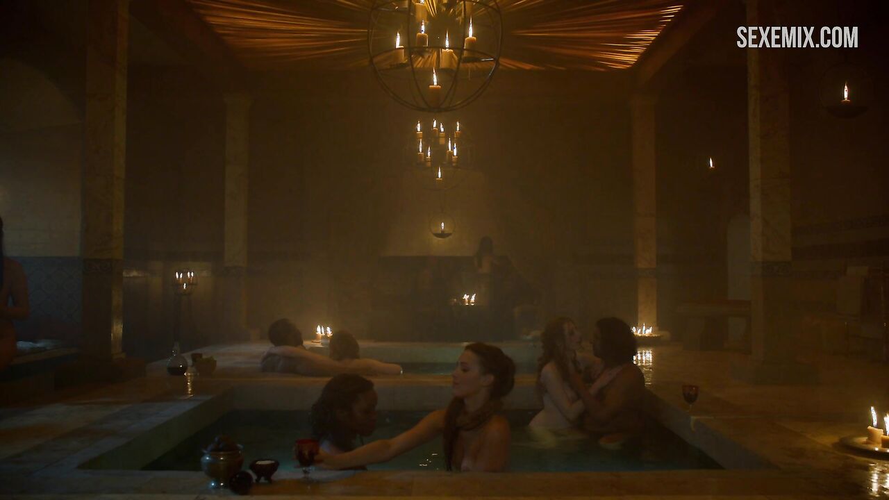 Sarine Sofair and Samantha Bentley bathing in the bathroom, scene in Game of Thrones