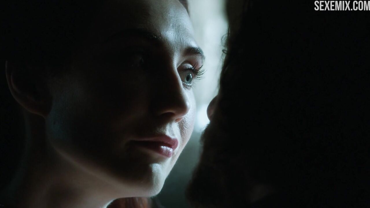 Carice van Houten seduces scene in Game of Thrones