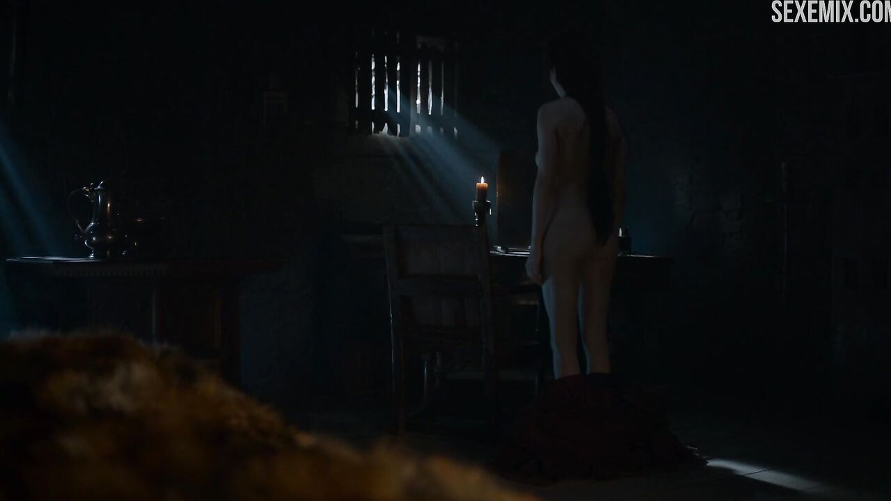 Carice van Houten undressed in front of the mirror, scene in Game of Thrones