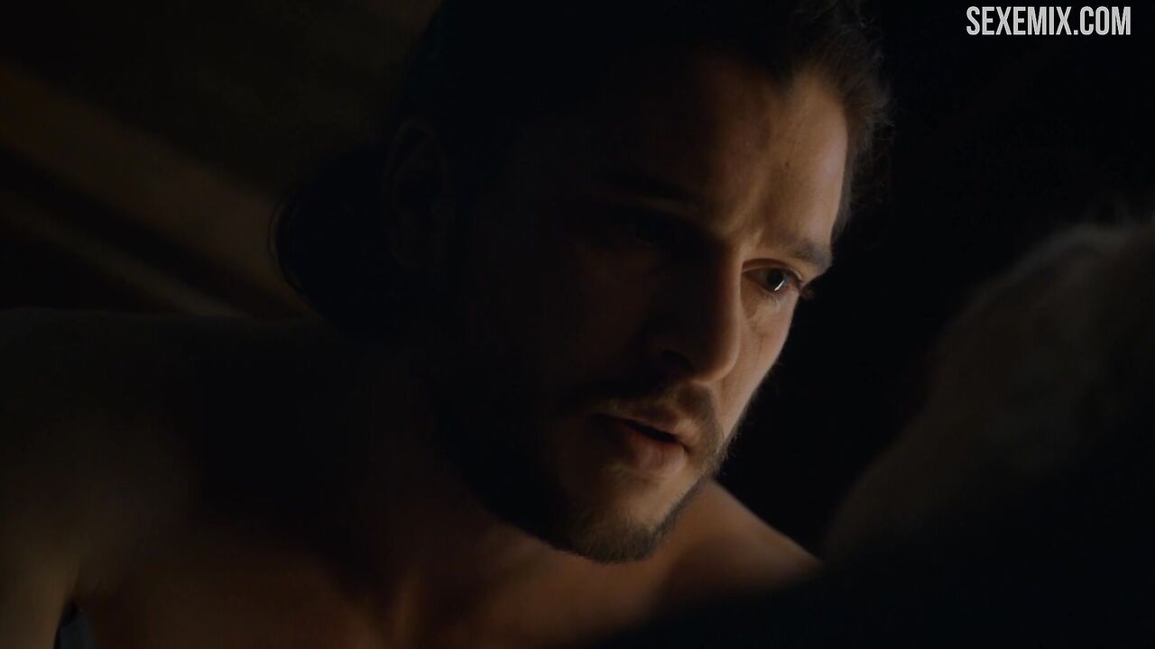 Daenerys Targaryen sex with Jon Snow, scene in Game of Thrones