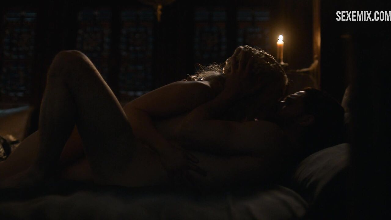 Daenerys Targaryen sex with Jon Snow, scene in Game of Thrones