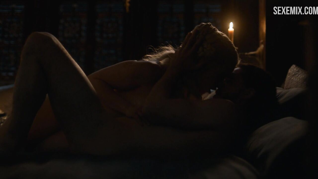 Daenerys Targaryen sex with Jon Snow, scene in Game of Thrones