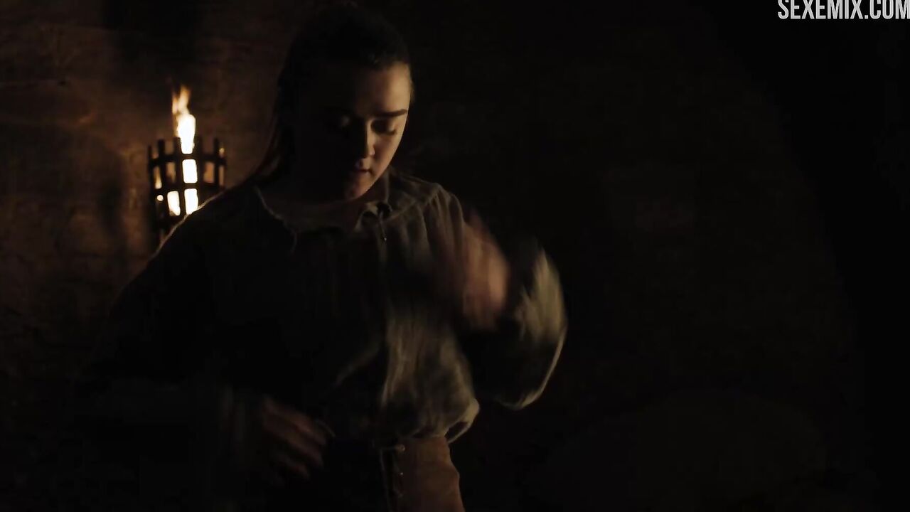 Maisie Williams erotic scene in Game of Thrones