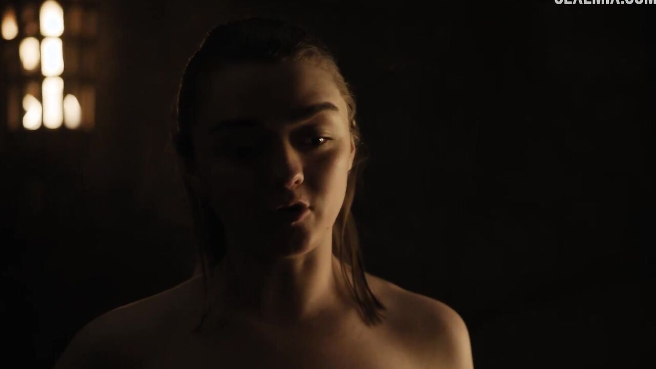 Maisie Williams erotic scene in Game of Thrones