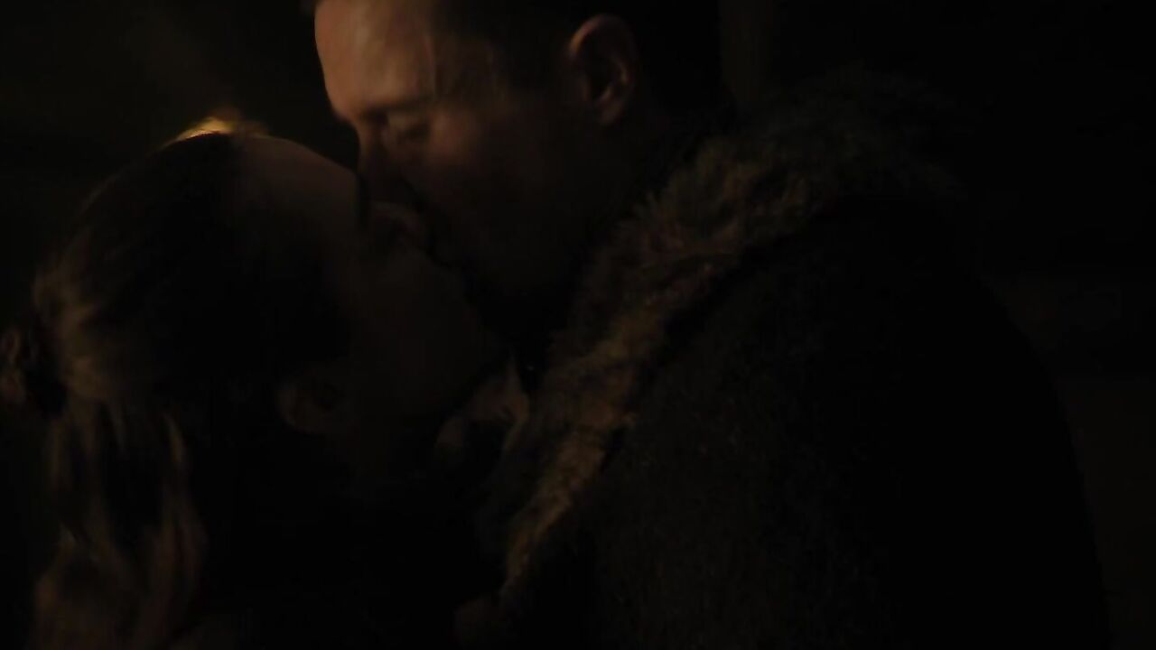 Maisie Williams erotic scene in Game of Thrones