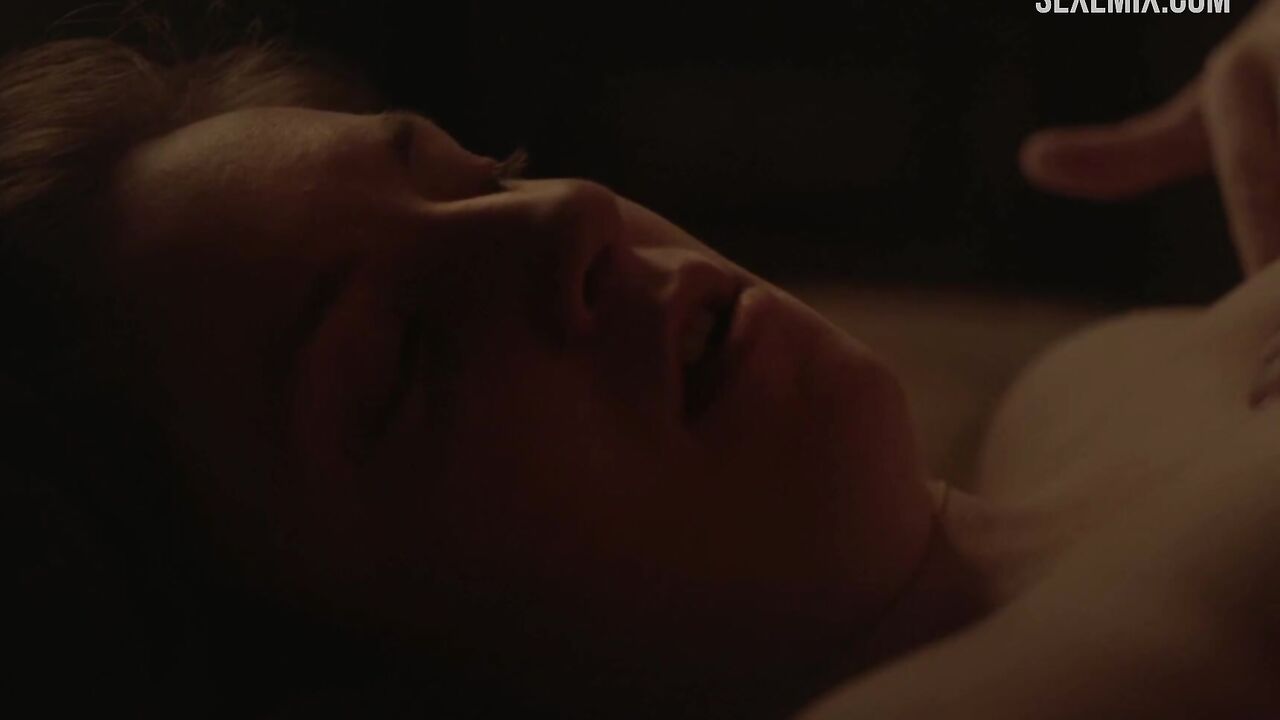 Lena Dunham gets fucked in a missionary position, scene in Girls