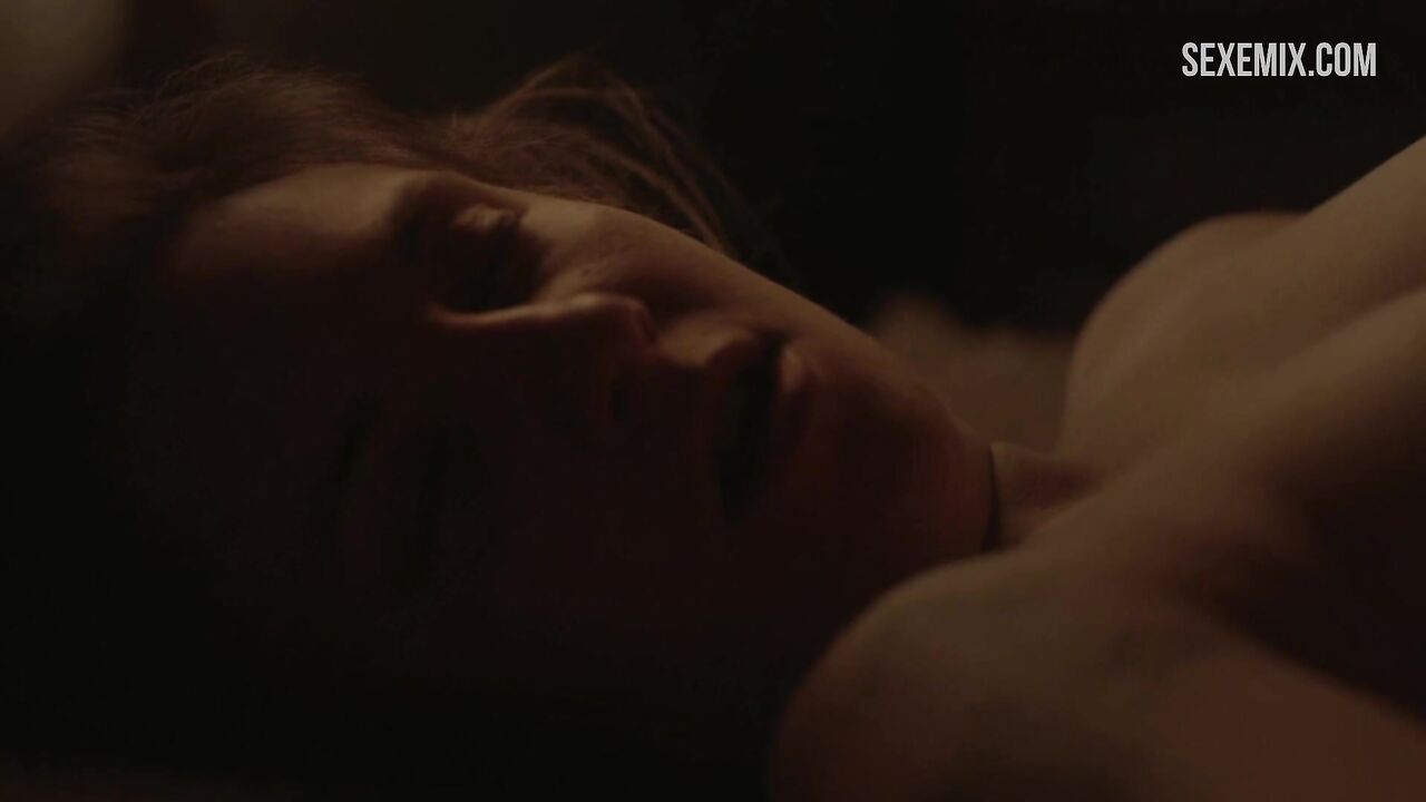 Lena Dunham gets fucked in a missionary position, scene in Girls