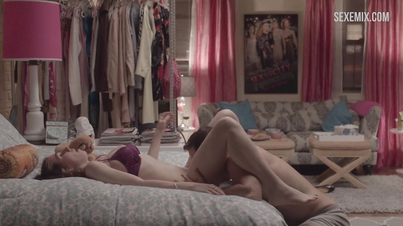 Zosia Mamet gets her first cunnilingus, scene in Girls