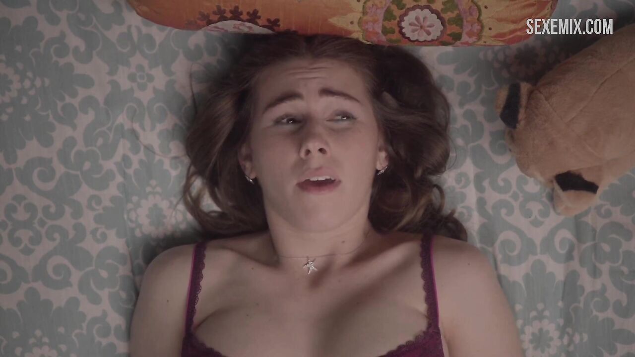 Zosia Mamet gets her first cunnilingus, scene in Girls