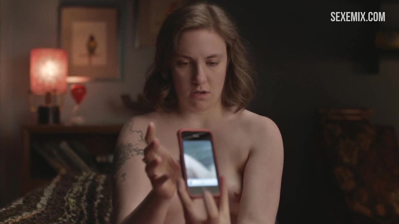 Lena Dunham topless selfie, scene in Girls