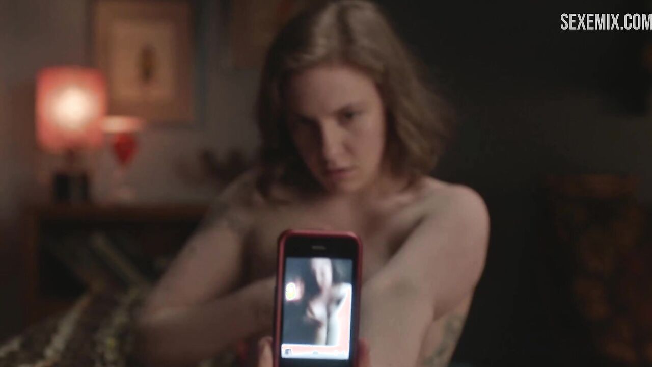 Lena Dunham topless selfie, scene in Girls