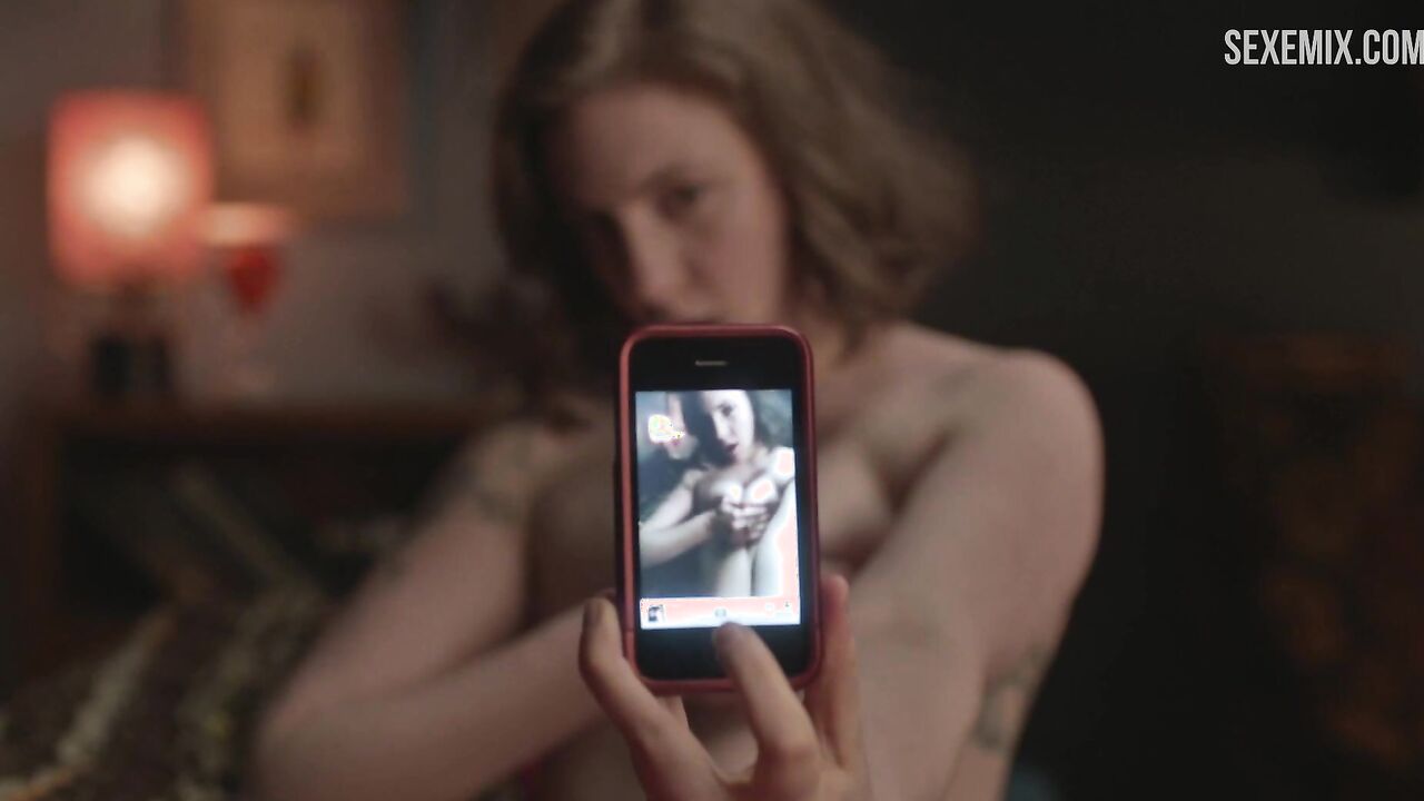 Lena Dunham topless selfie, scene in Girls