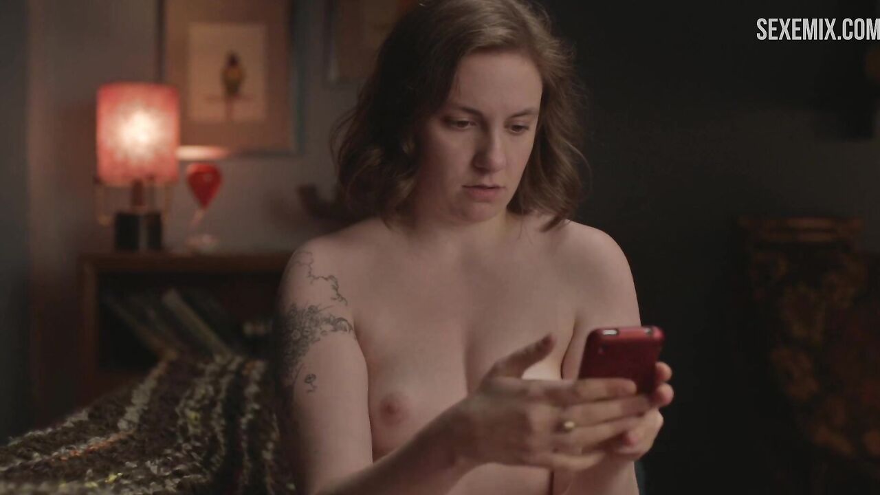 Lena Dunham topless selfie, scene in Girls