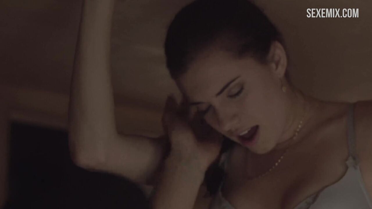 Allison Williams seduces guy, scene in Girls