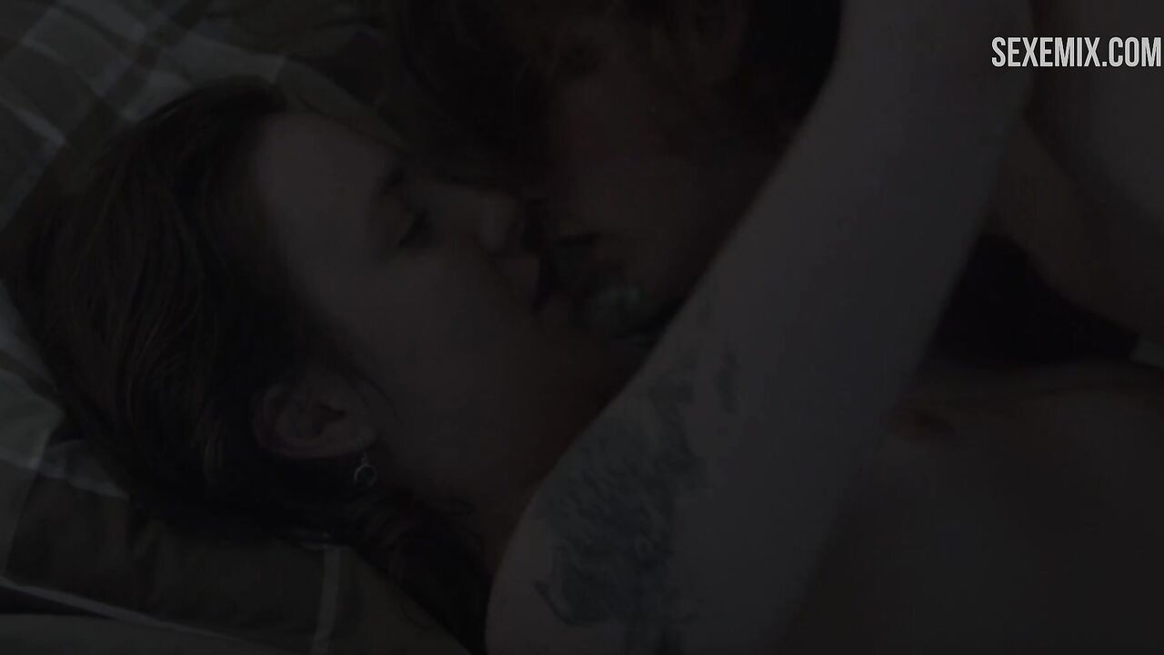 Awkward sex with Lena Dunham, scene in Girls