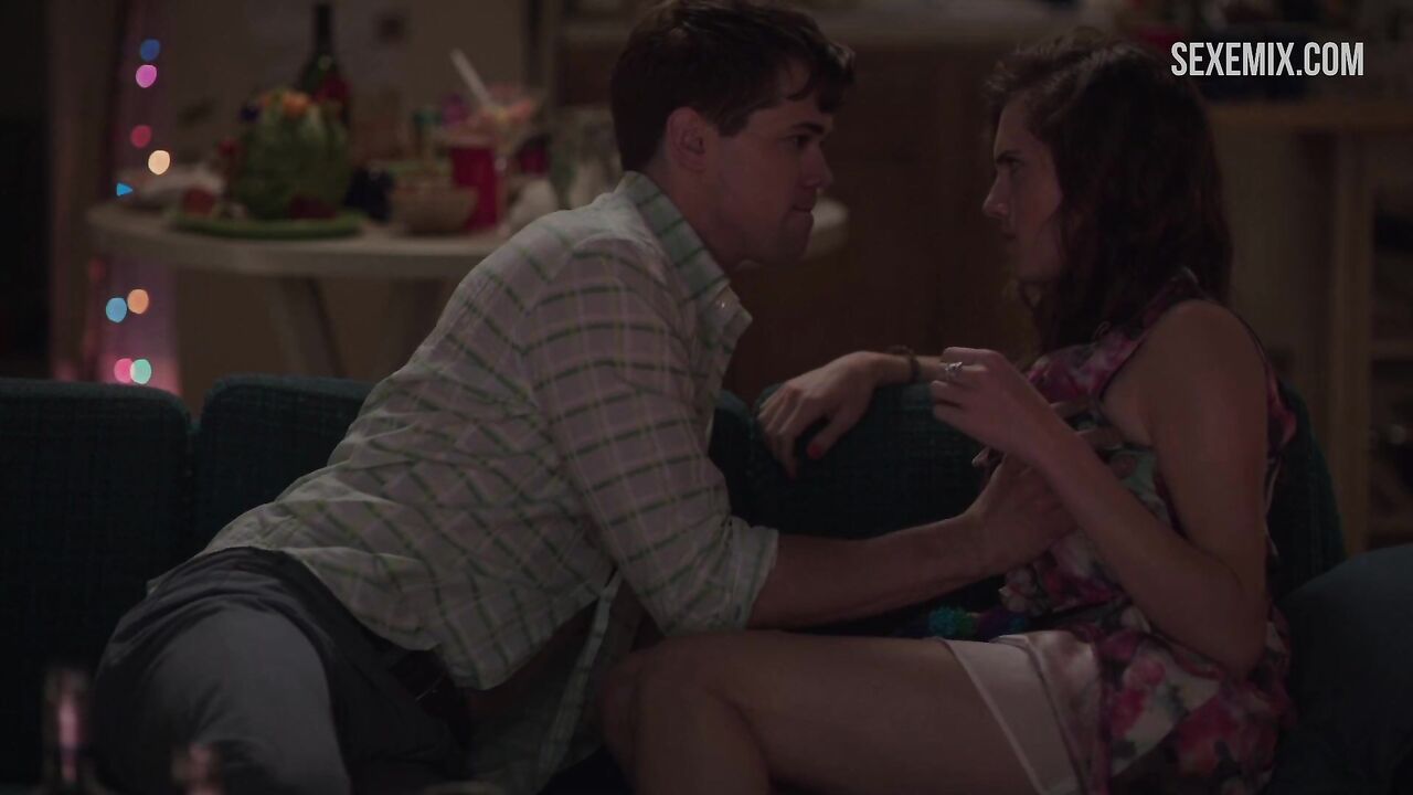 Allison Williams fucked on couch, scene in Girls