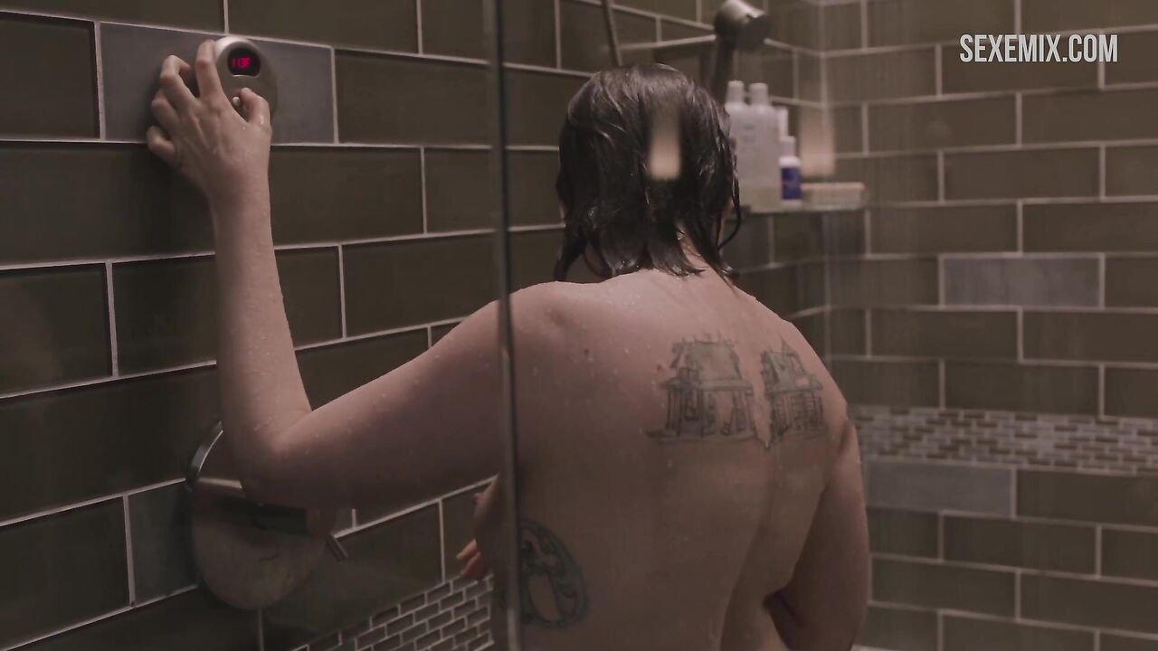 Lena Dunham takes a shower, scene in Girls