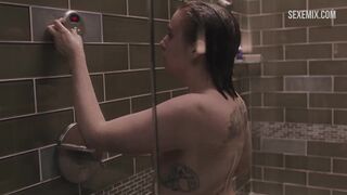 Lena Dunham prend une douche, scène dans Girls