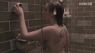 Lena Dunham prend une douche, scène dans Girls