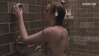 Lena Dunham prend une douche, scène dans Girls