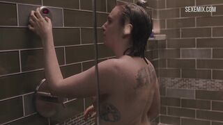 Lena Dunham prend une douche, scène dans Girls