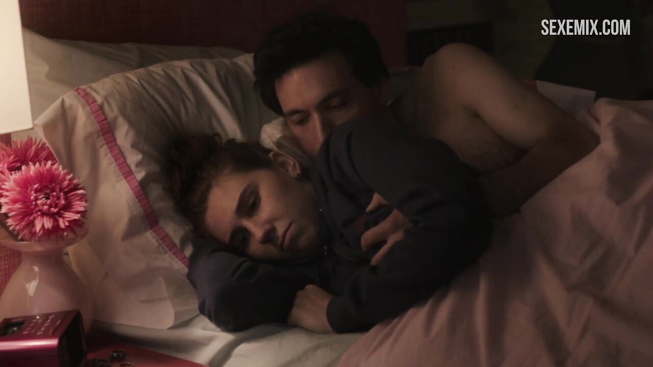 Zosia Mamet gets fucked on the bed sideways,scene in Girls