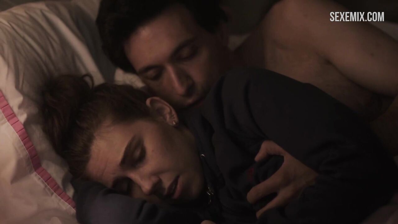 Zosia Mamet gets fucked on the bed sideways,scene in Girls