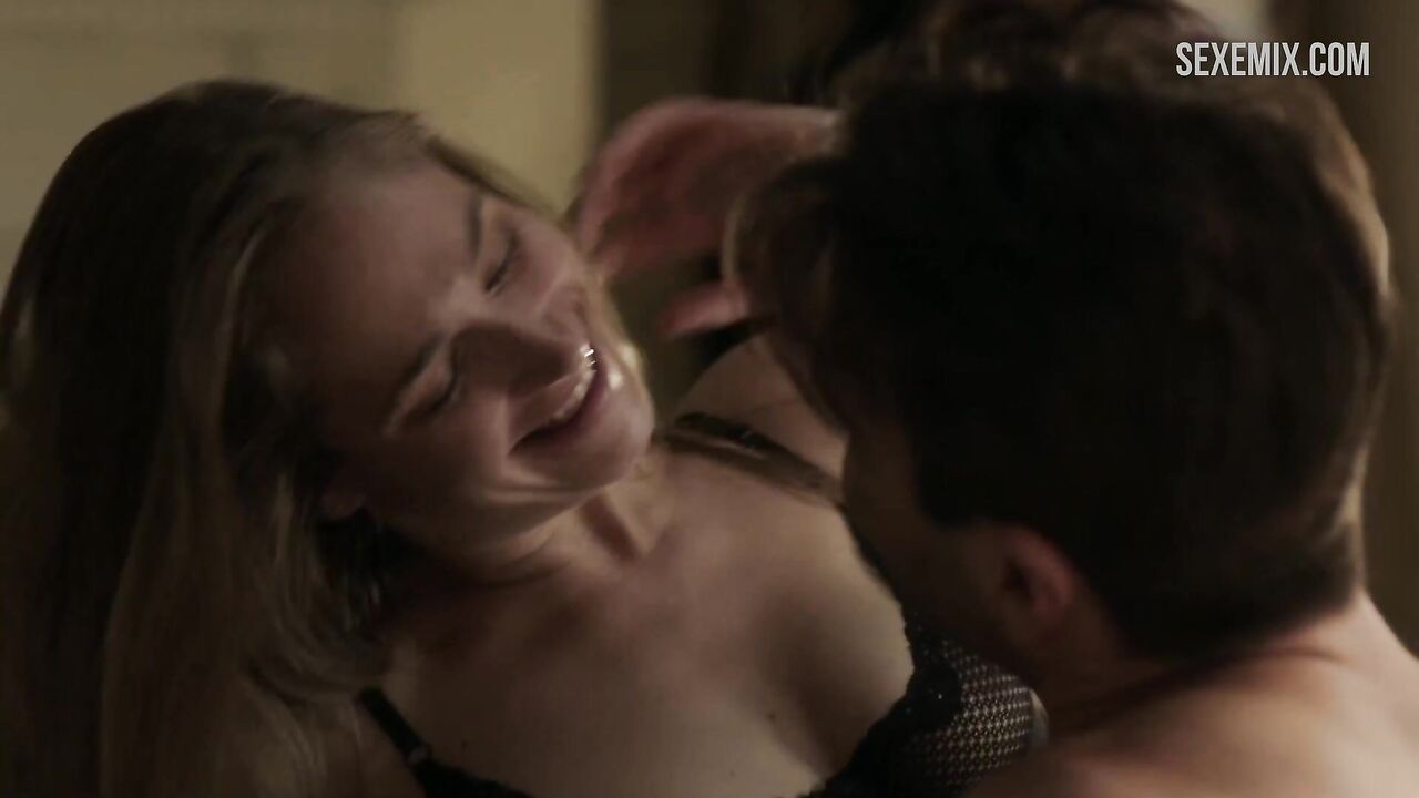 Jemima Kirke has sex while sitting up, scene in Girls