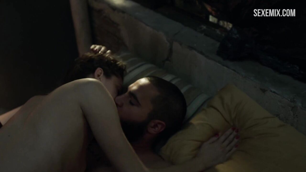 Allison Williams is cheating on her husband, scene in Girls