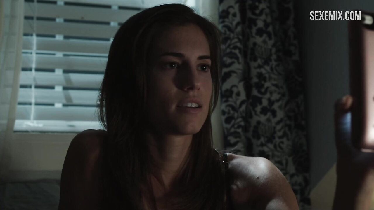 Allison Williams masturbates, scene in Girls